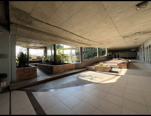 175M² BUSINESS TO LET IN PAARDEN EILAND